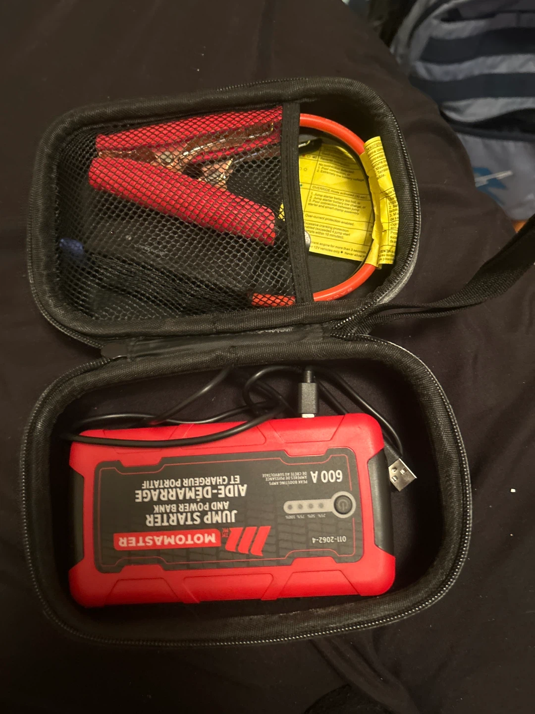 Motomaster 600A Jump Starter and Power Bank - photo 2