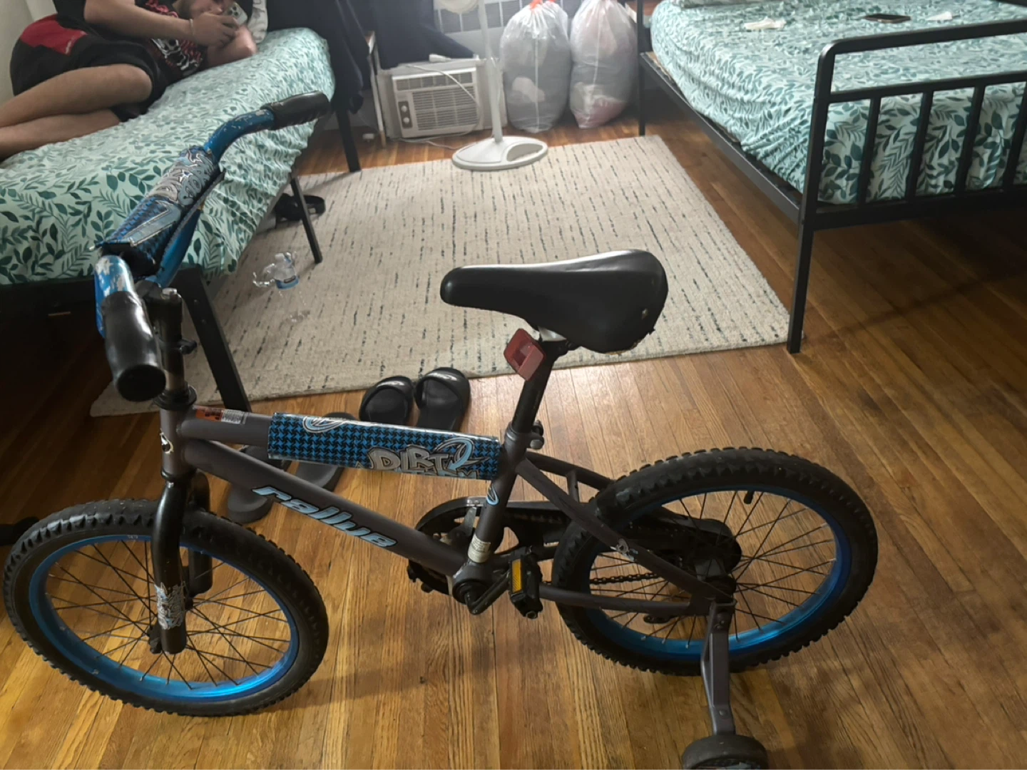 Rally Dirt Bike Bicycle with Training Wheels - photo 3