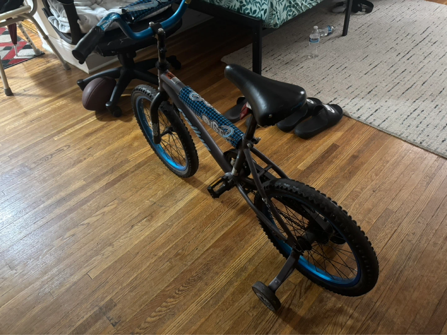 Rally Dirt Bike Bicycle with Training Wheels - photo 4