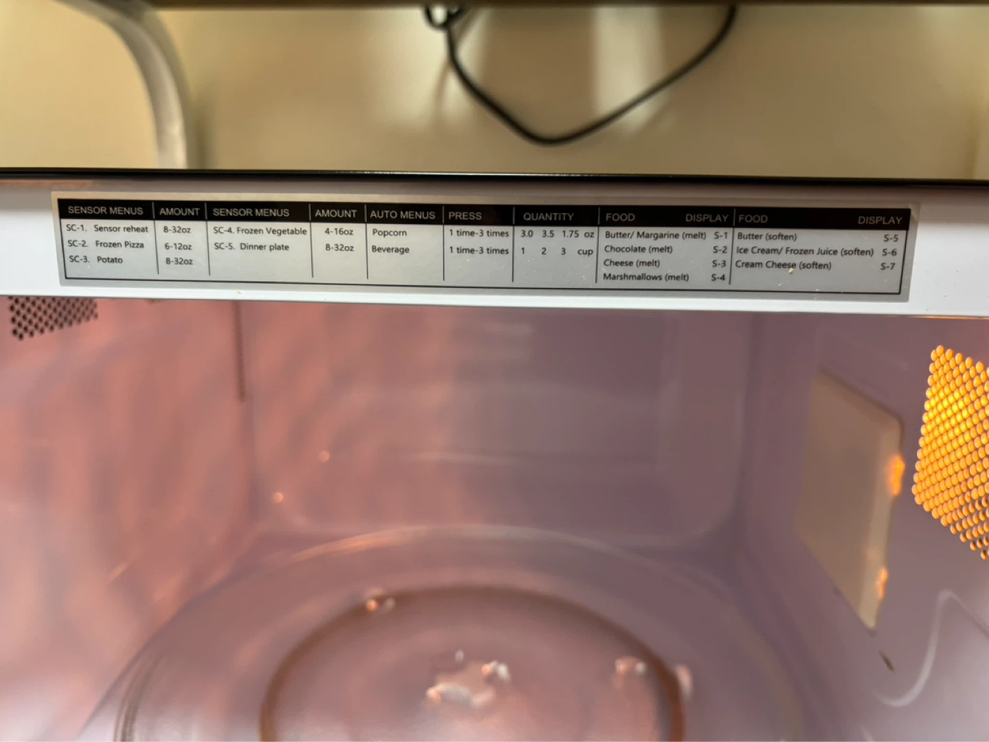 Insignia Microwave Oven barely used 1.6 cu ft - photo 5