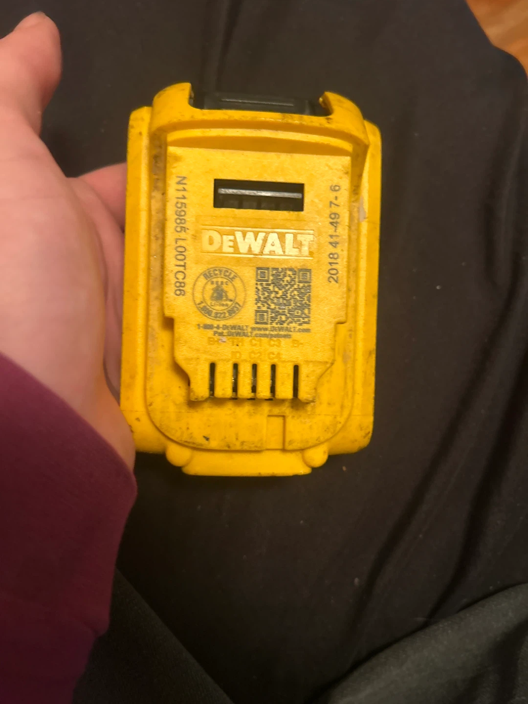 DEWALT 20V MAX 2.0 Ah Lithium Ion Battery - photo 2