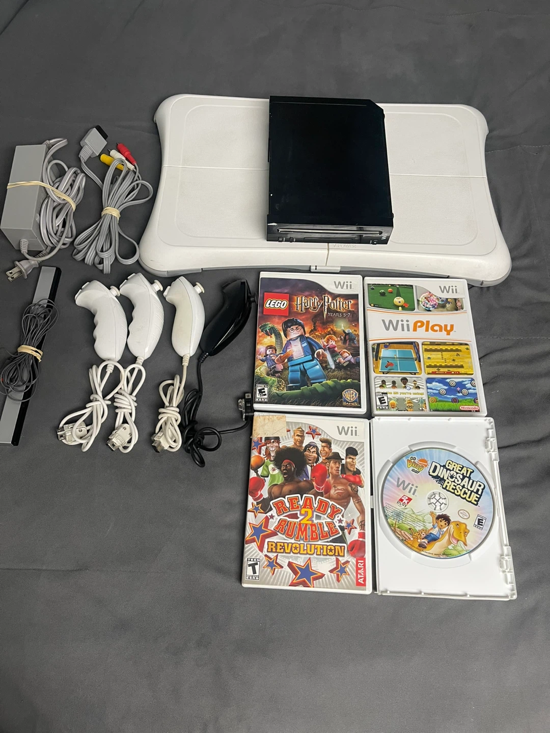 Nintendo Wii Console Bundle with Games and Accessories
