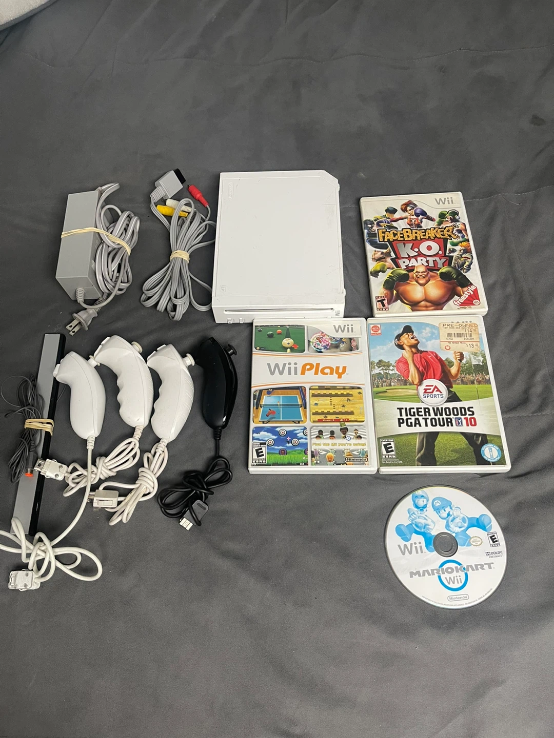 Nintendo Wii Console Bundle with Games and Controllers