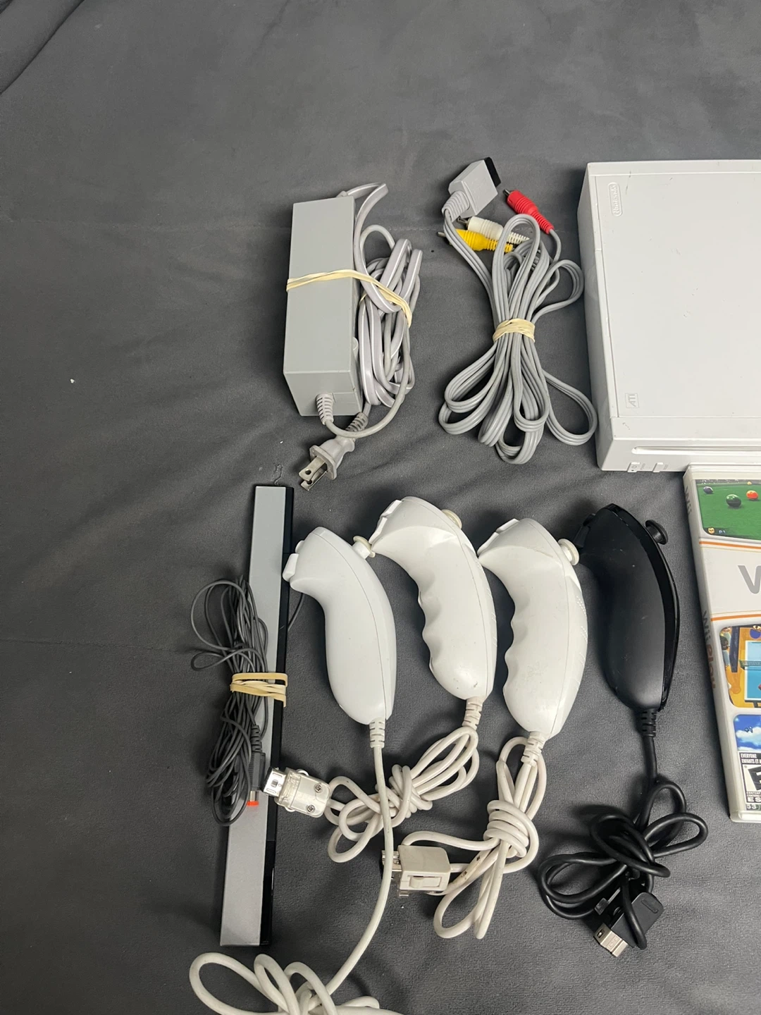 Nintendo Wii Console Bundle with Games and Controllers - photo 4