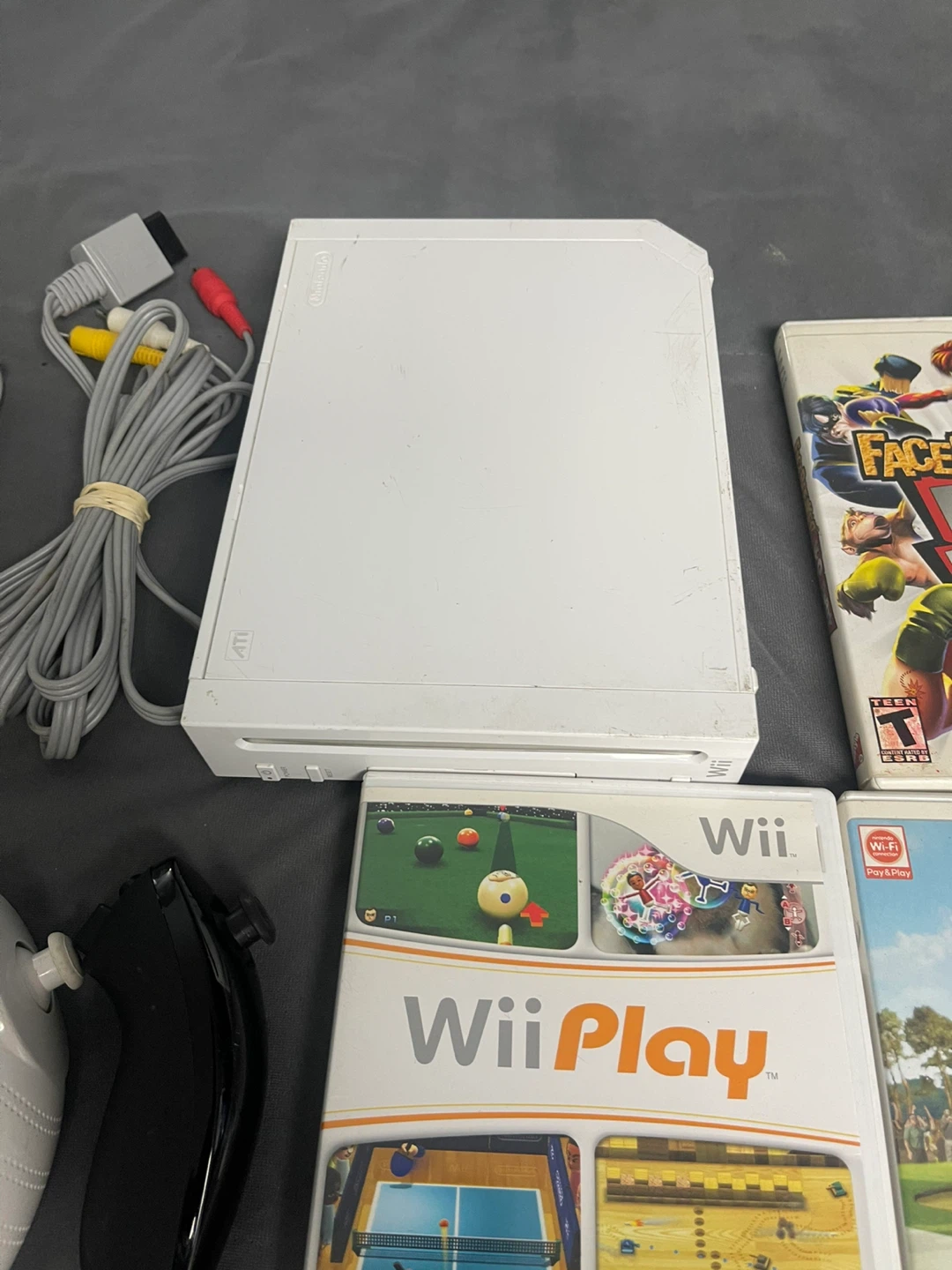 Nintendo Wii Console Bundle with Games and Controllers - photo 5