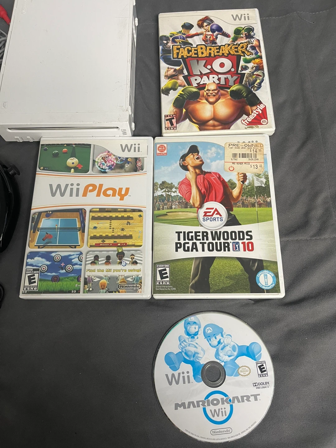 Nintendo Wii Console Bundle with Games and Controllers - photo 2
