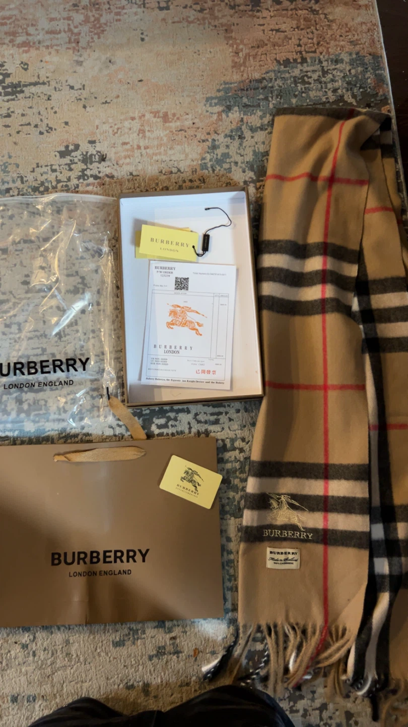 Burberry London England Scarf - photo 2
