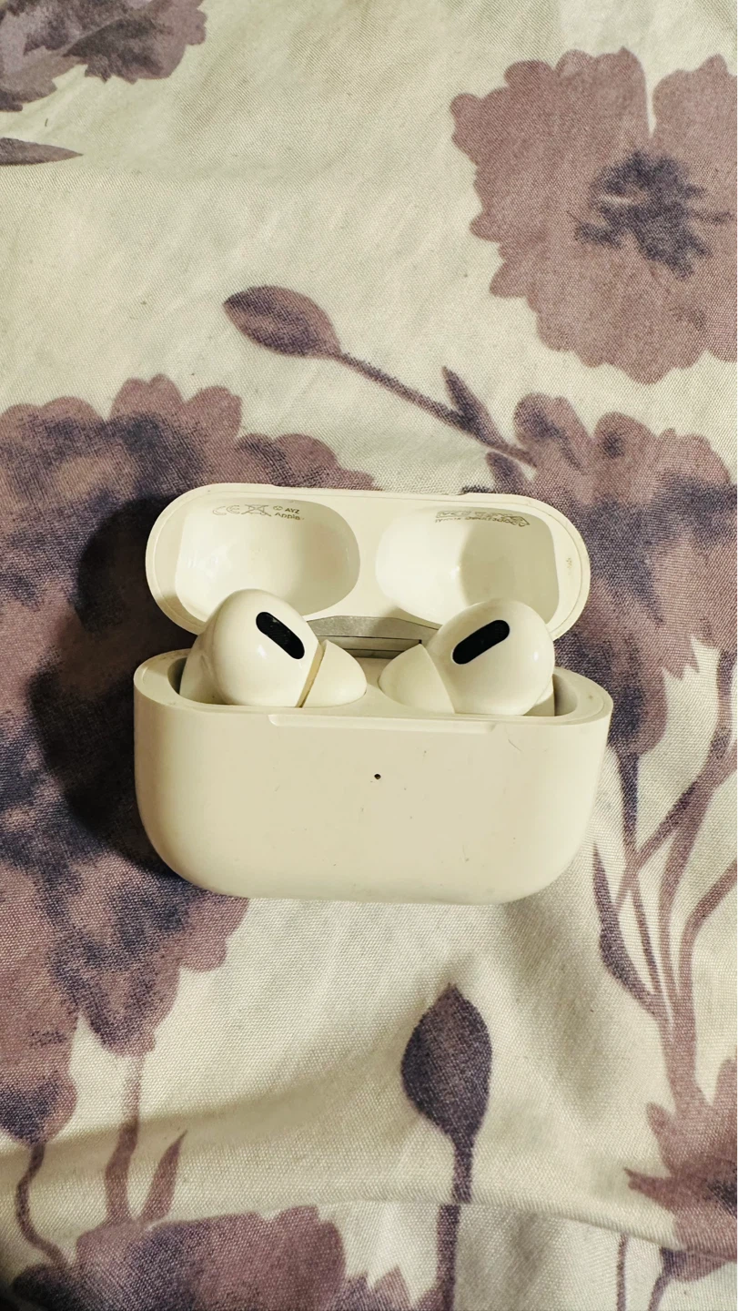 Apple AirPods Pro (1st Gen) - photo 2