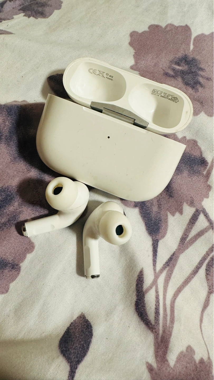 Apple AirPods Pro (1st Gen) - photo 4