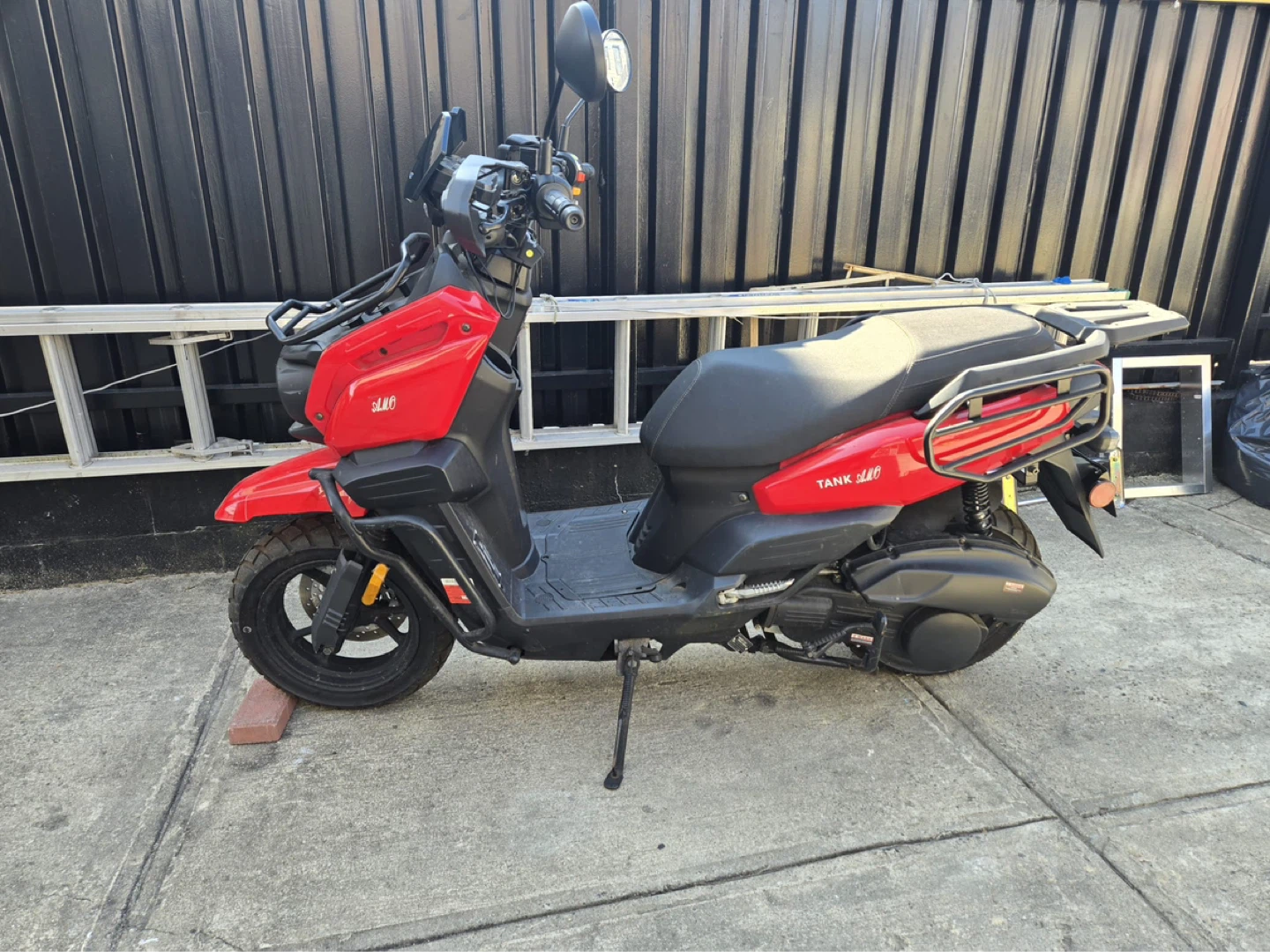 Red TANK 150 Scooter - photo 2