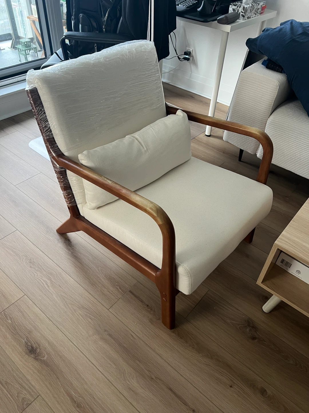 Ivory linen blend Accent Chair with Wood Frame - photo 2