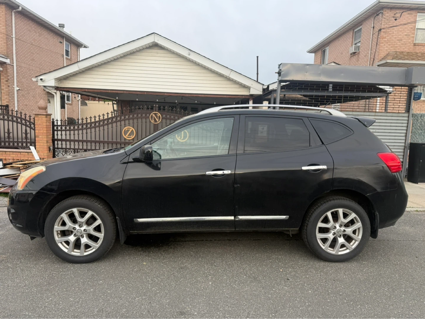 Black Nissan Rogue 2011 SL AWD - photo 2