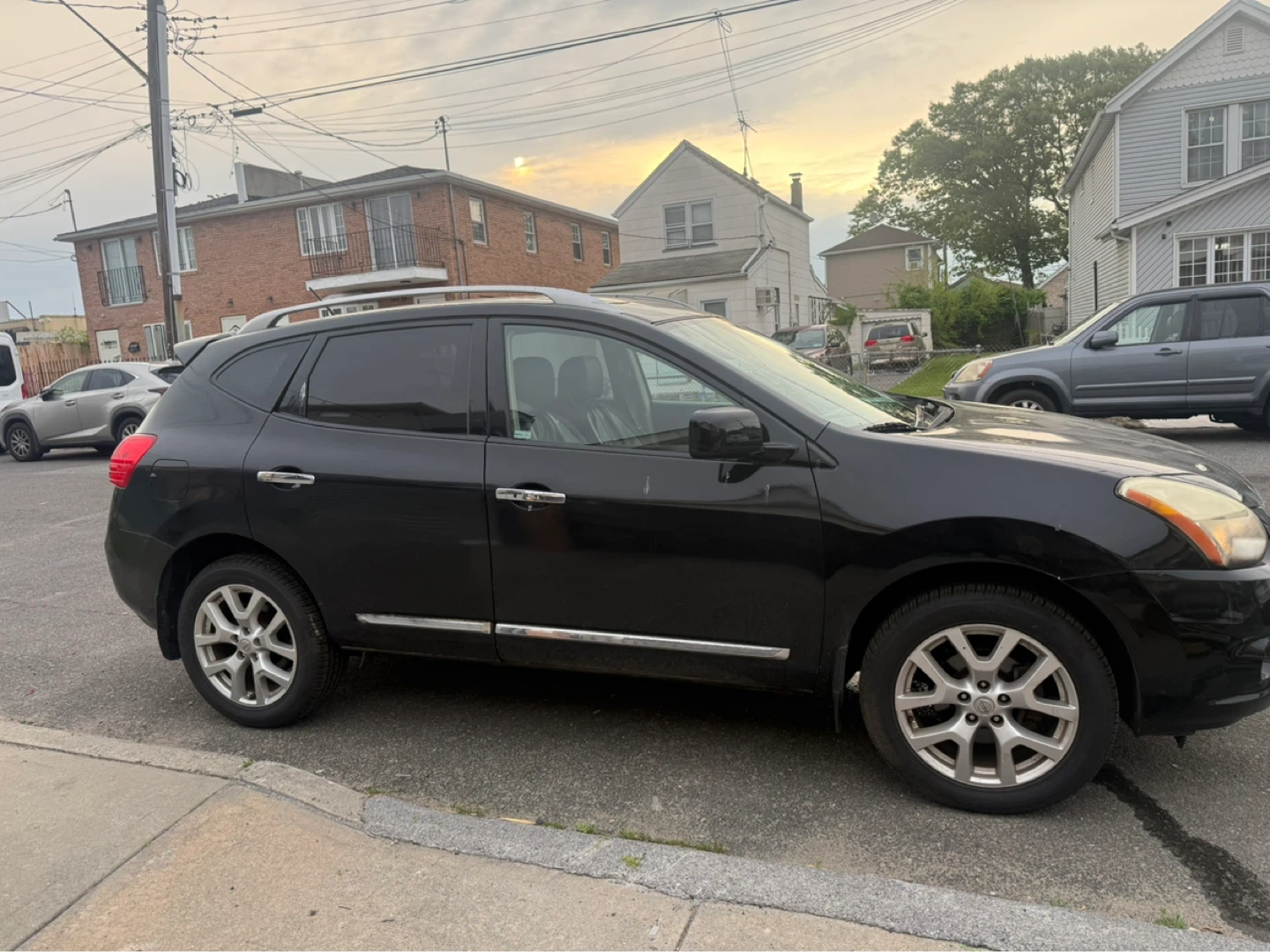 Black Nissan Rogue 2011 SL AWD - photo 3