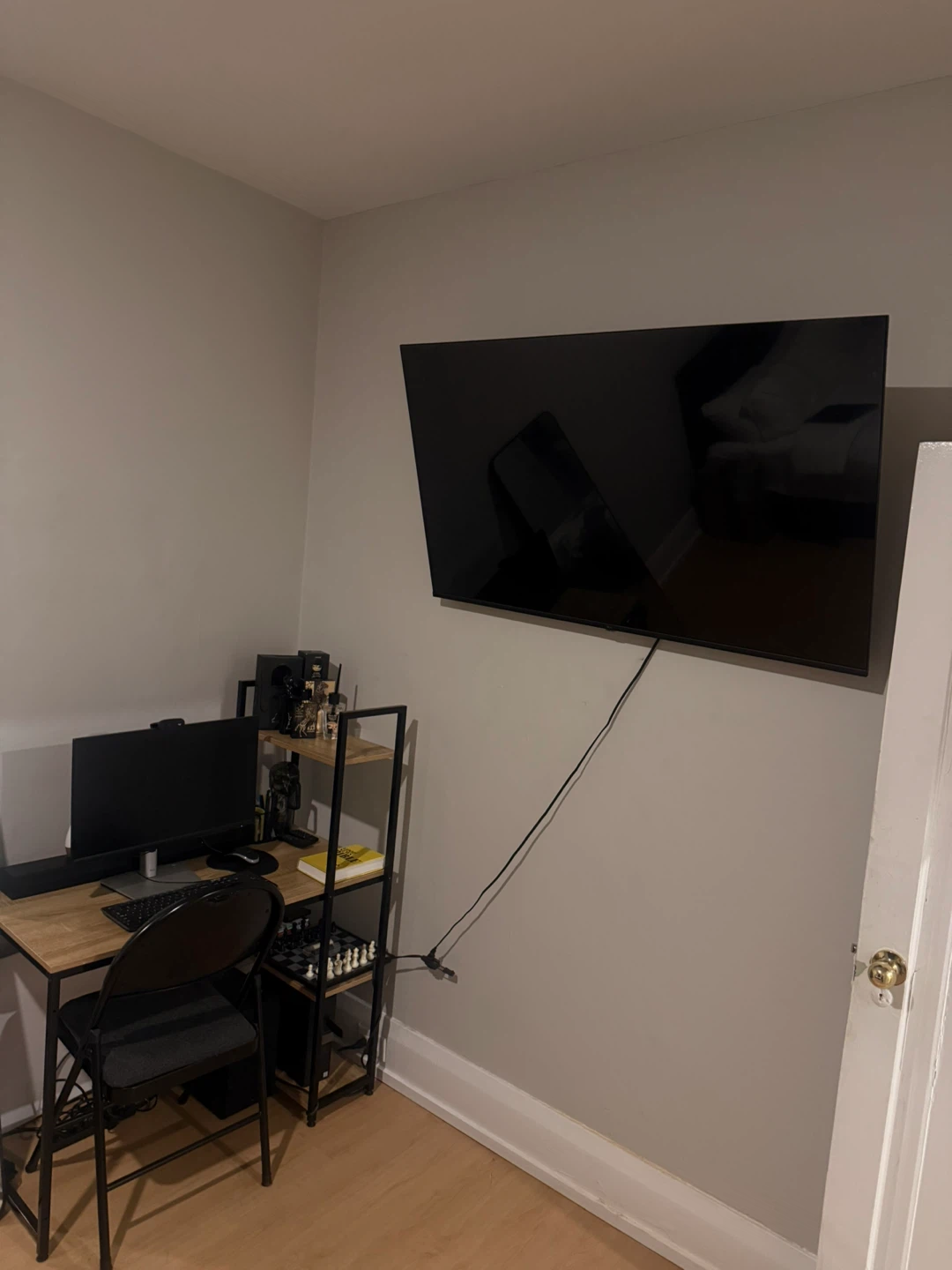 Study desk and Mirror for Sale - photo 2
