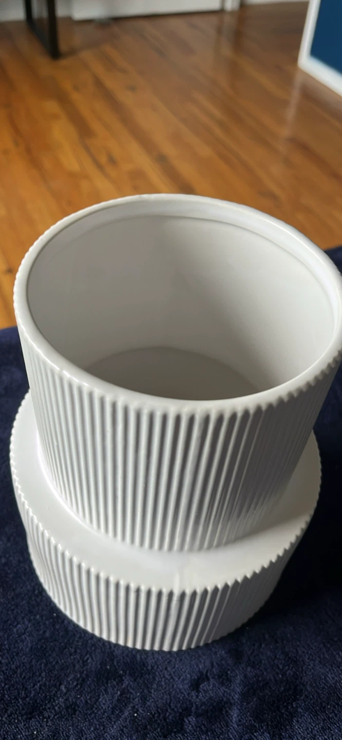 White Ceramic Fluted Planter Pot - photo 2