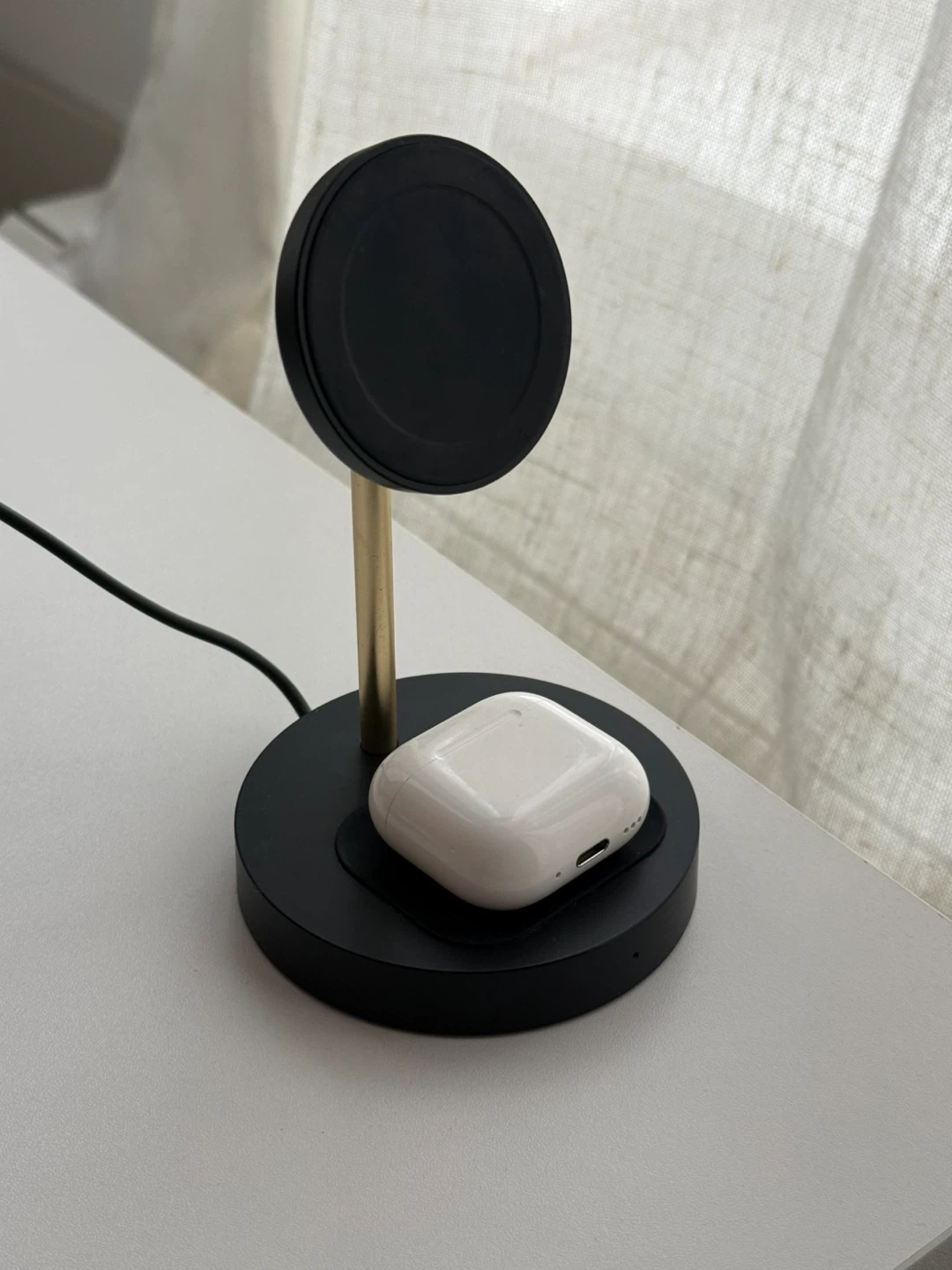 2-in-1 Wireless Charger Stand - photo 3