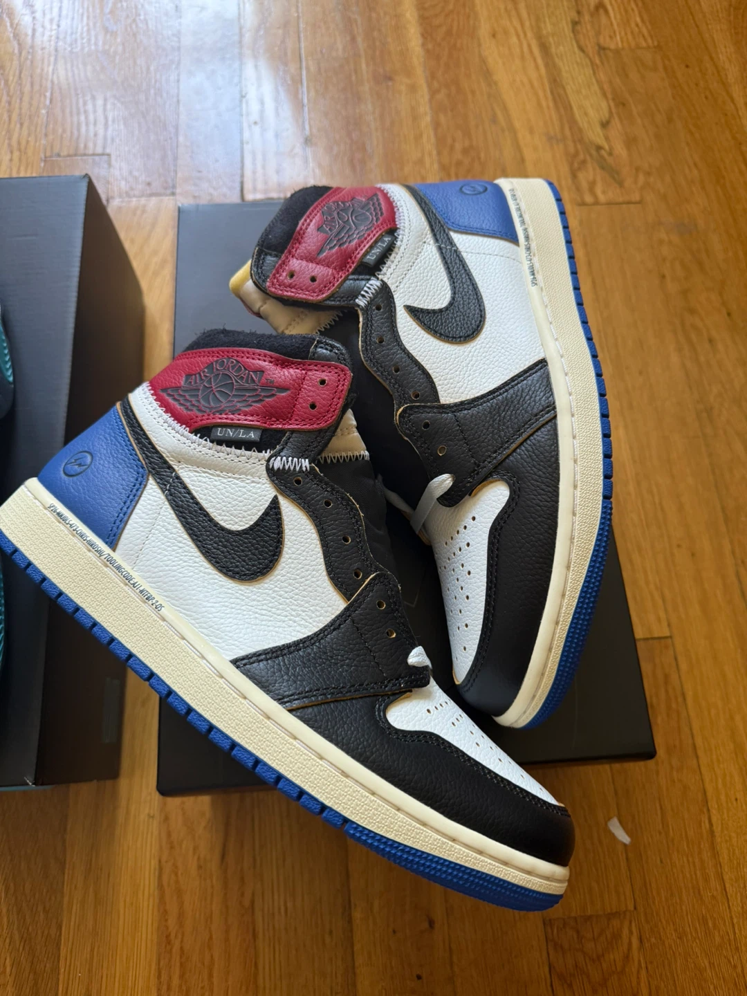 Nike Air Jordan 1 Retro High OG & Air Jordan 11 Retro - Size 9