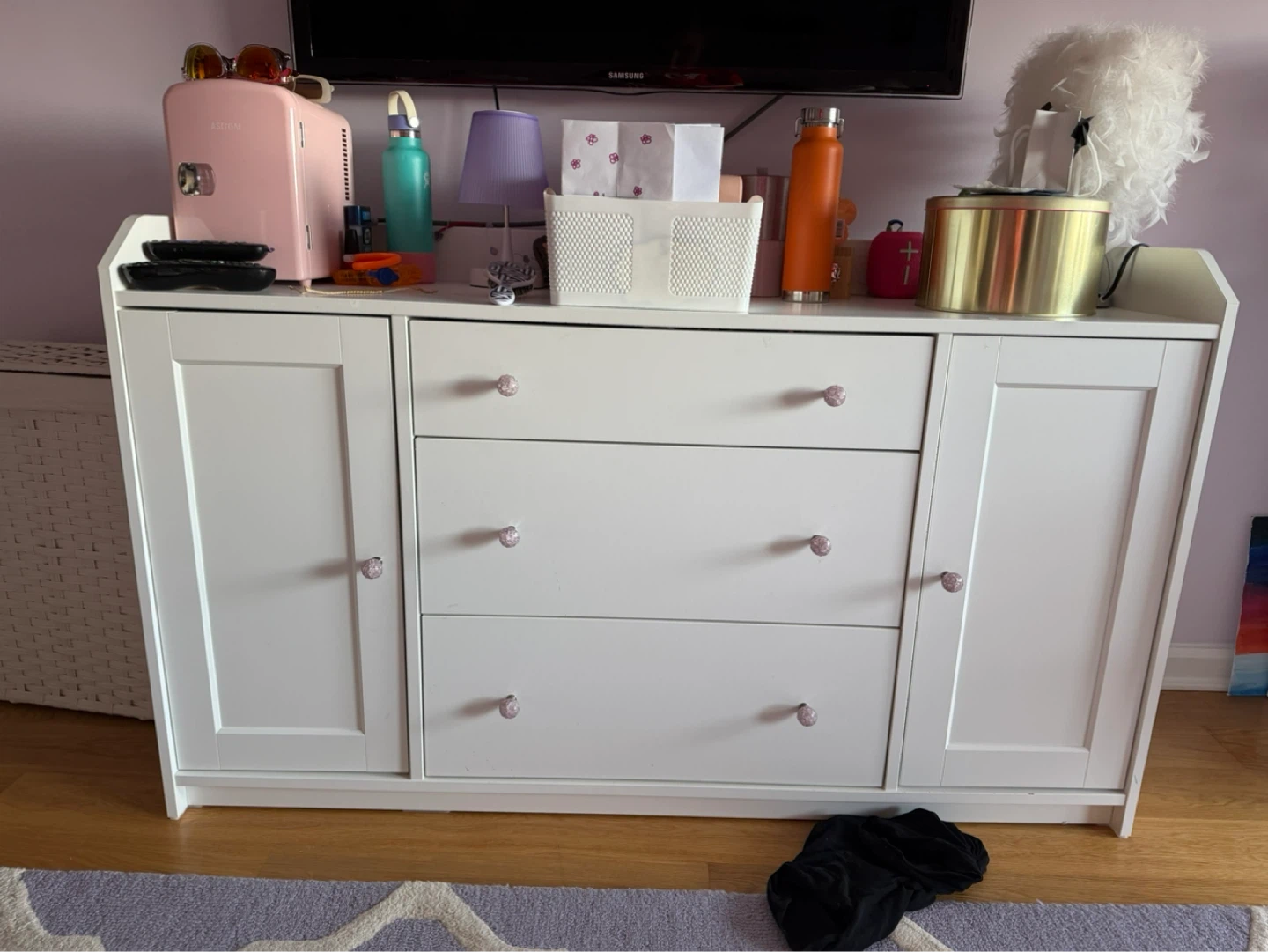 White Dresser with 3 Drawers and 2 Doors