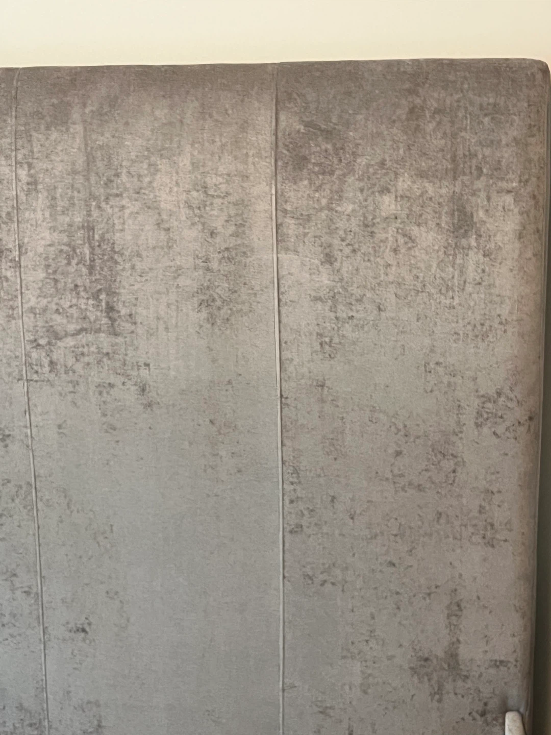 ✨Like New ✨ Queen Size Grey Upholstered Bed Frame - photo 4