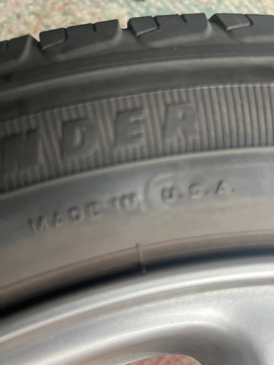 Michelin Tires defender all season on original Gm rim - photo 5