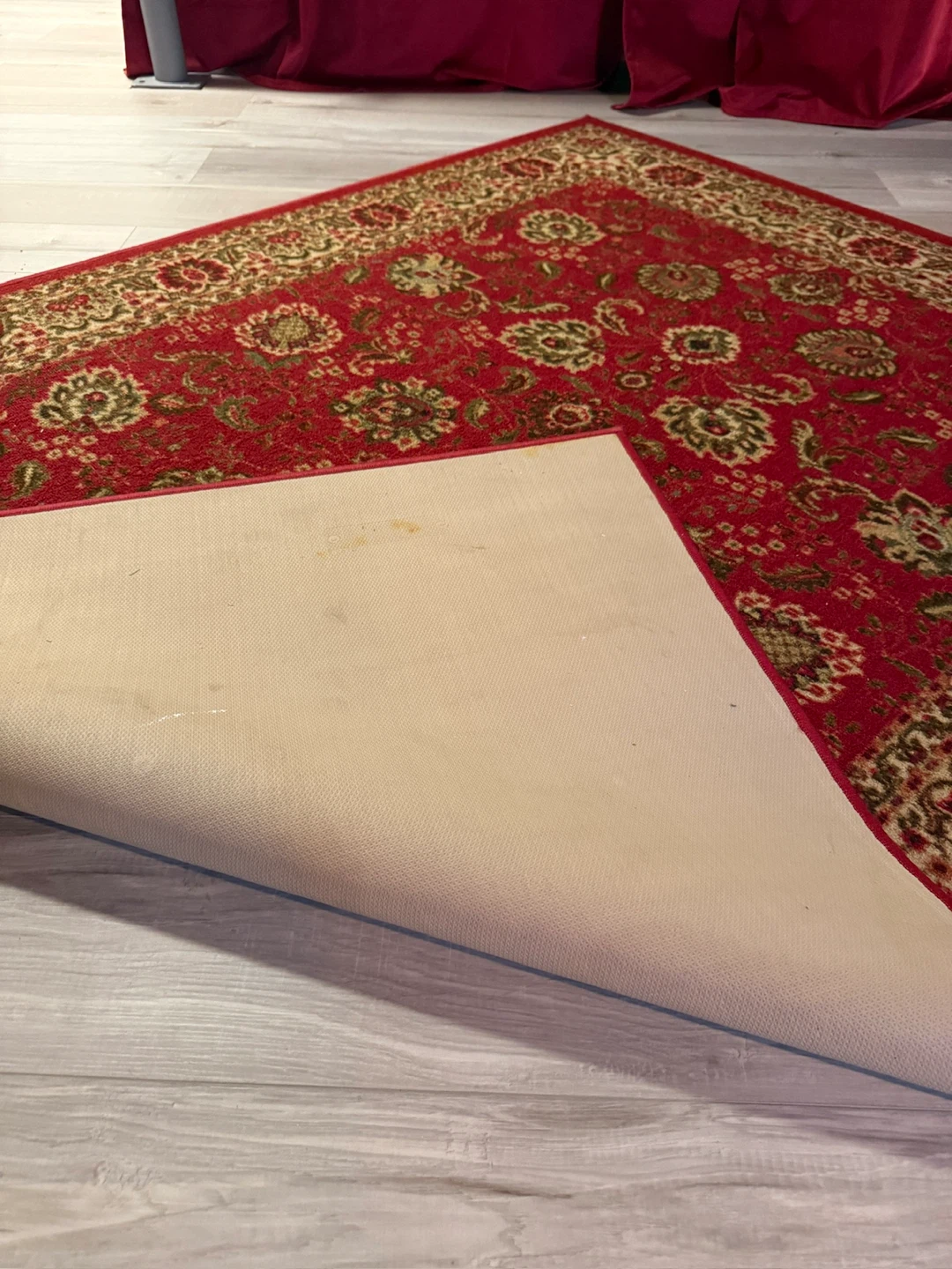 Red Traditional Area Rug - photo 3