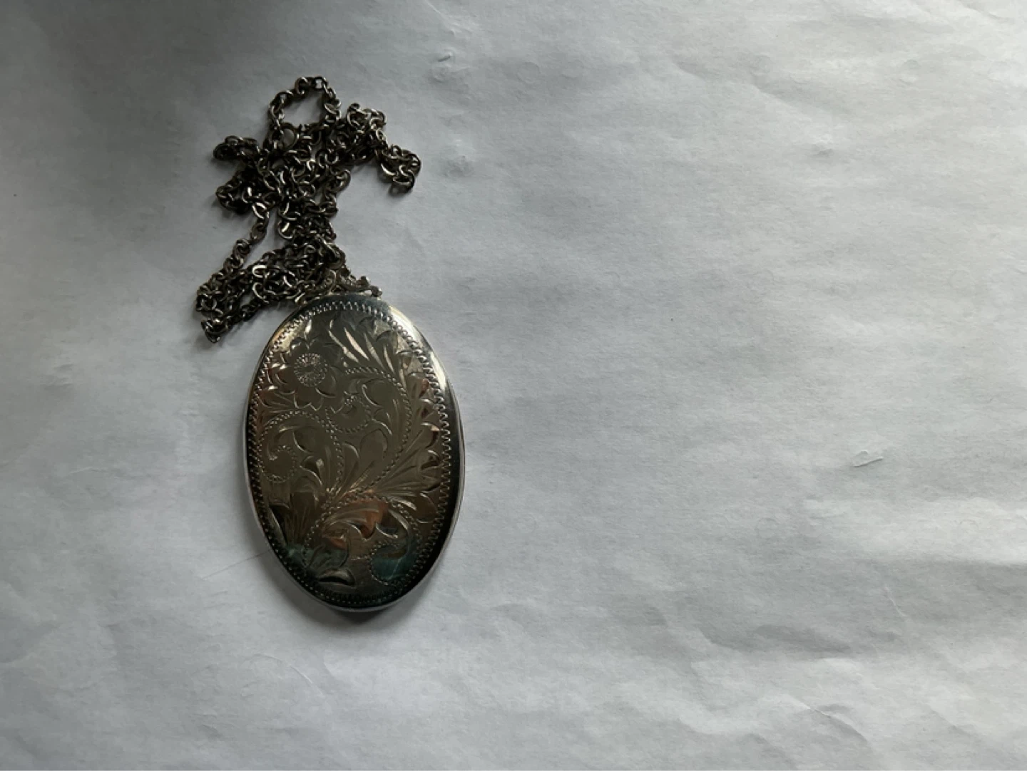 Vintage Oval Locket Necklace - photo 2