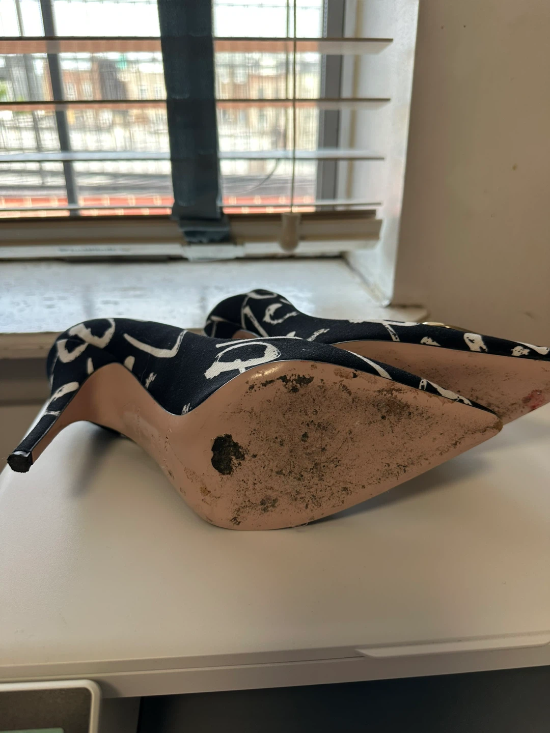 Kate Spade Black & White Heart Pumps - photo 3