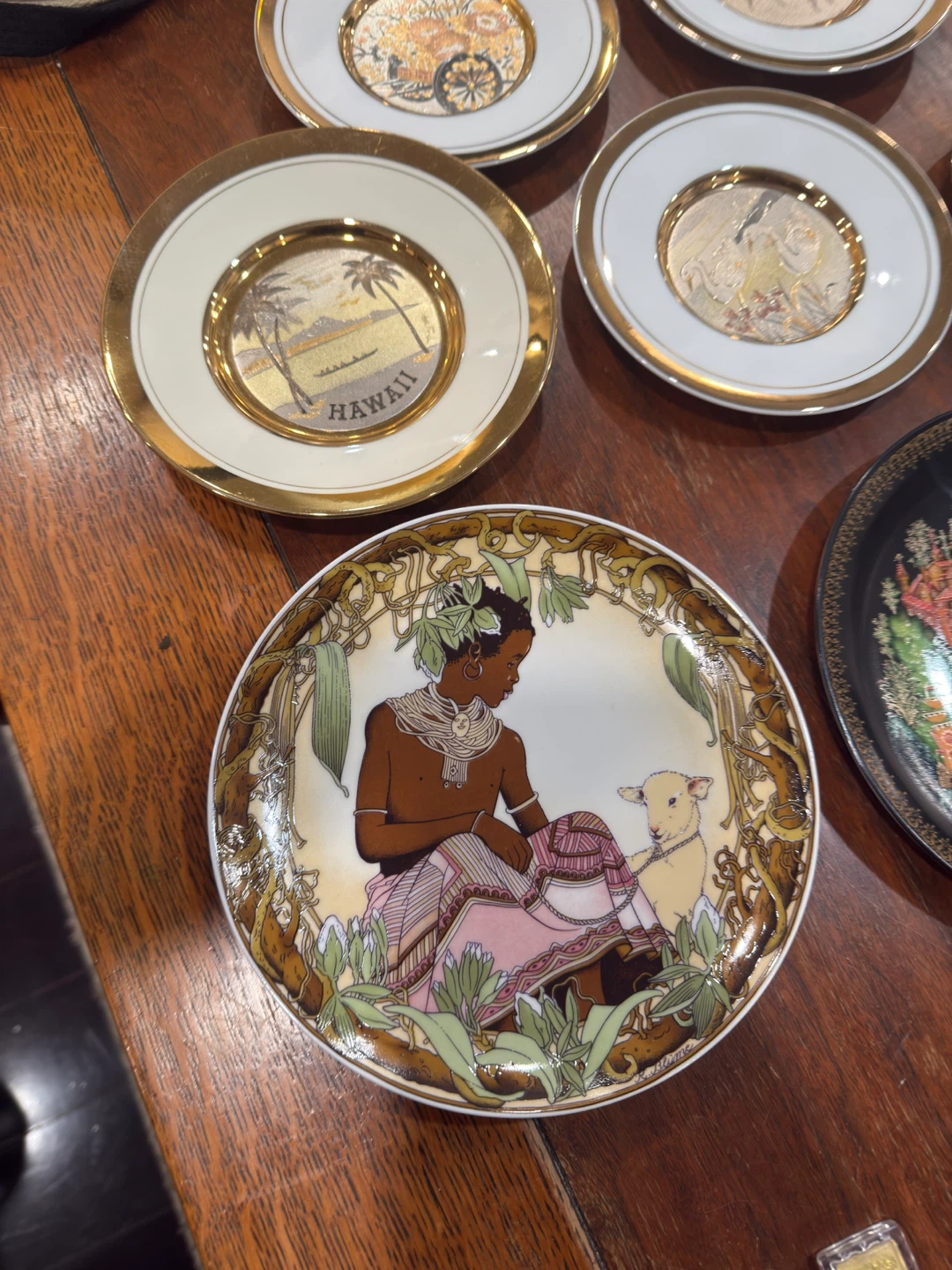 Collection of Decorative Plates - photo 4