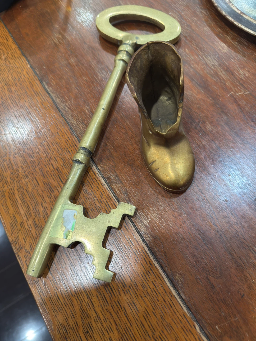 Vintage Brass Boot & Key Desk Decor - photo 2