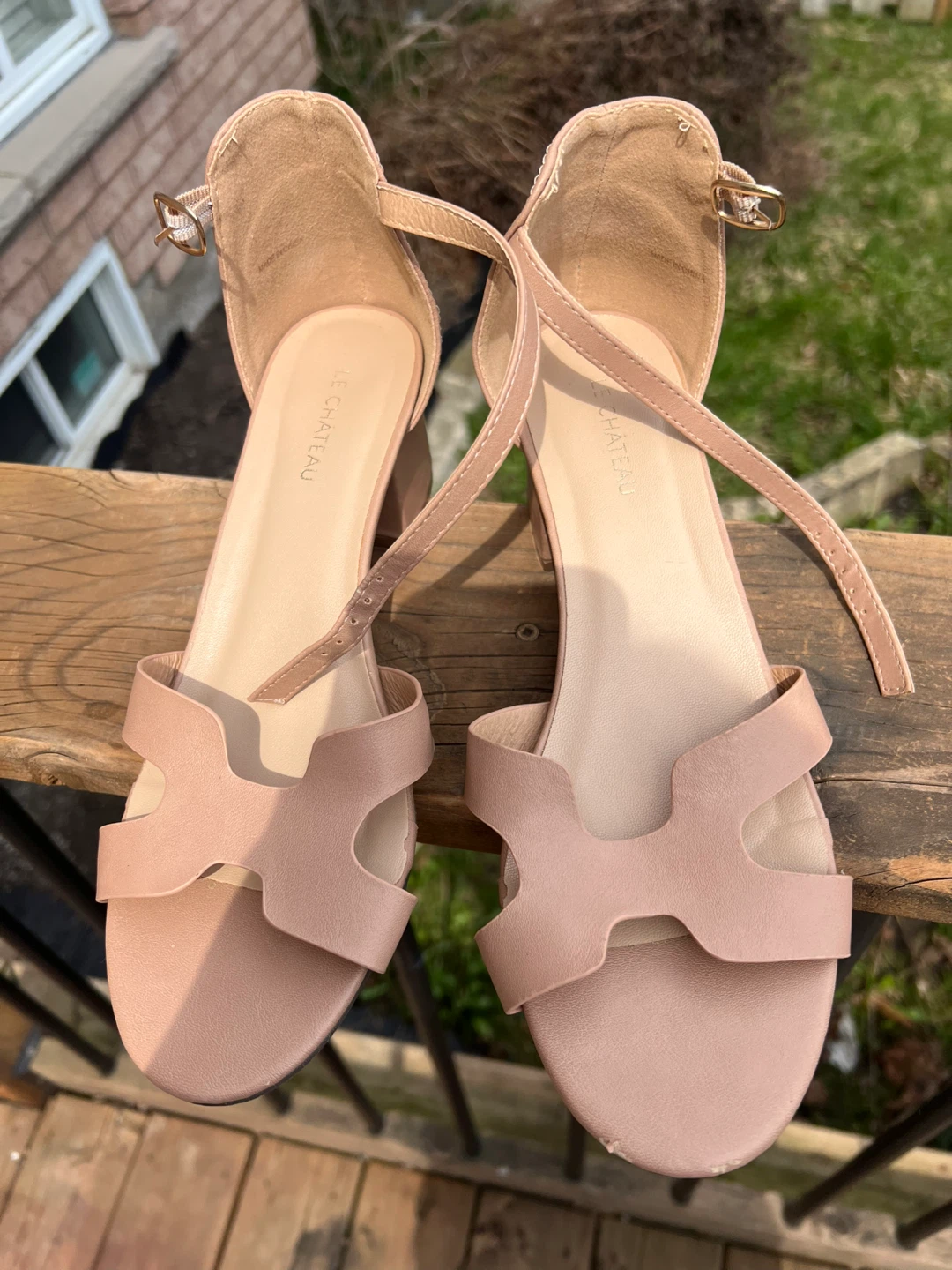 Le Château Sandals size 9