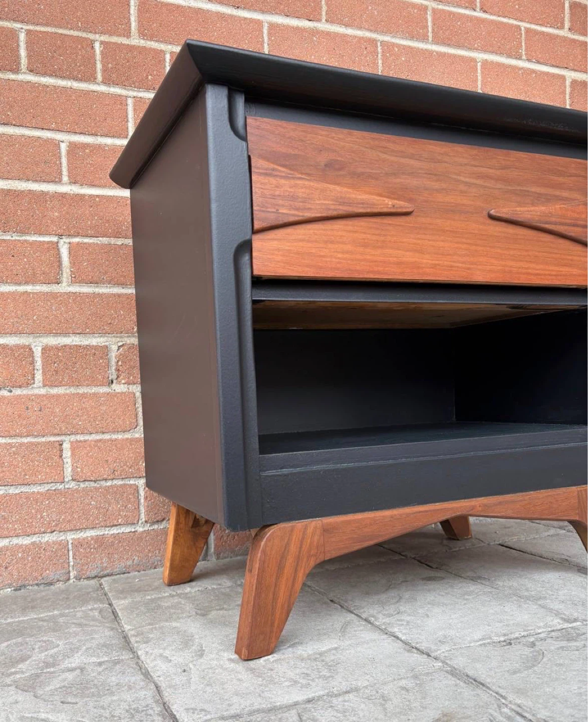 Mid-Century Modern Nightstand with Drawer - photo 3