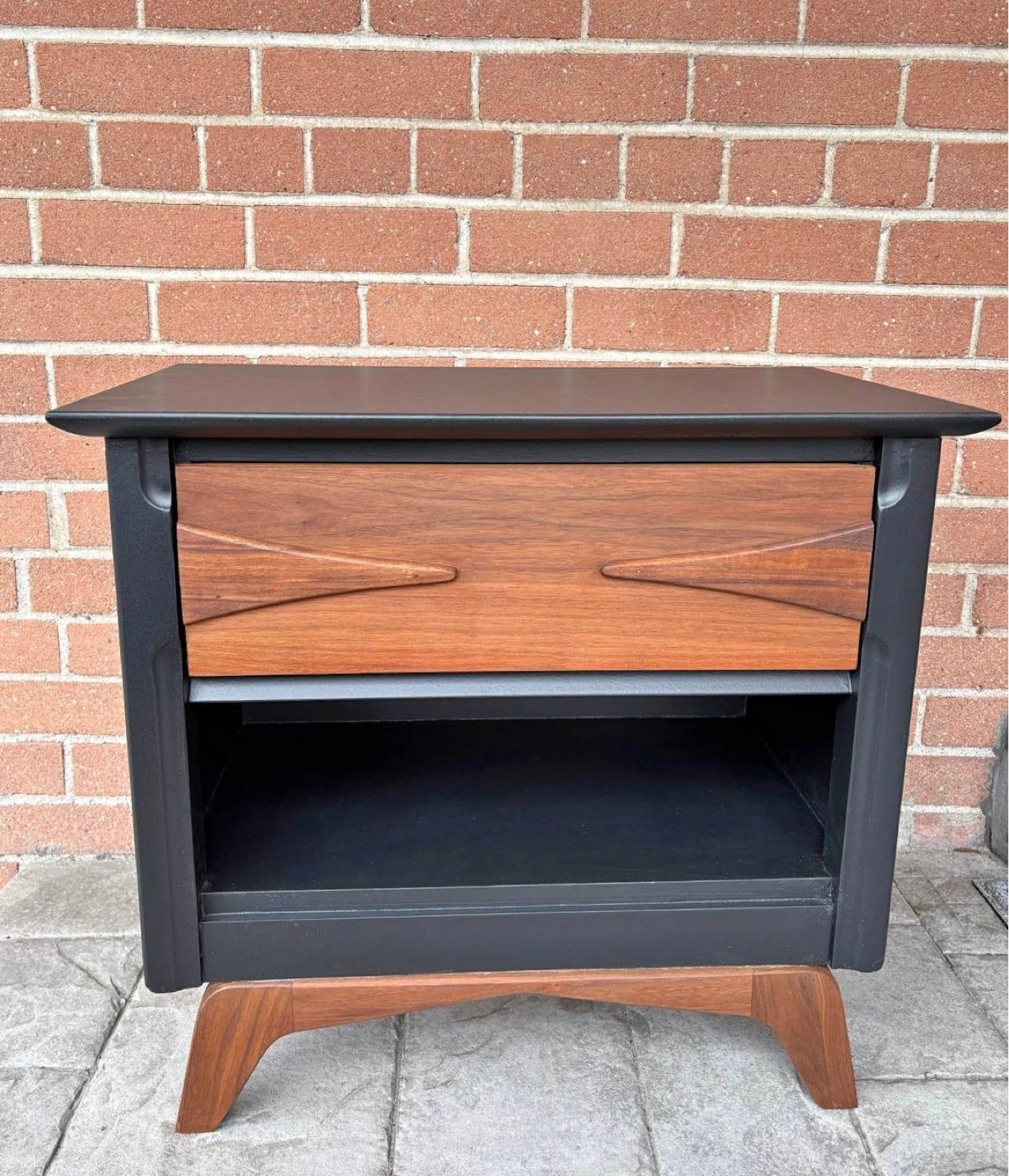 Mid-Century Modern Nightstand with Drawer - photo 4