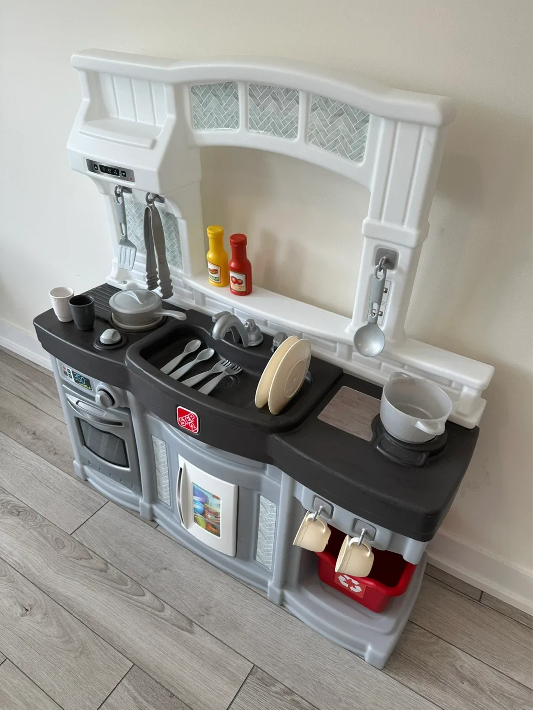 Step2 Kids' Play Kitchen - photo 3