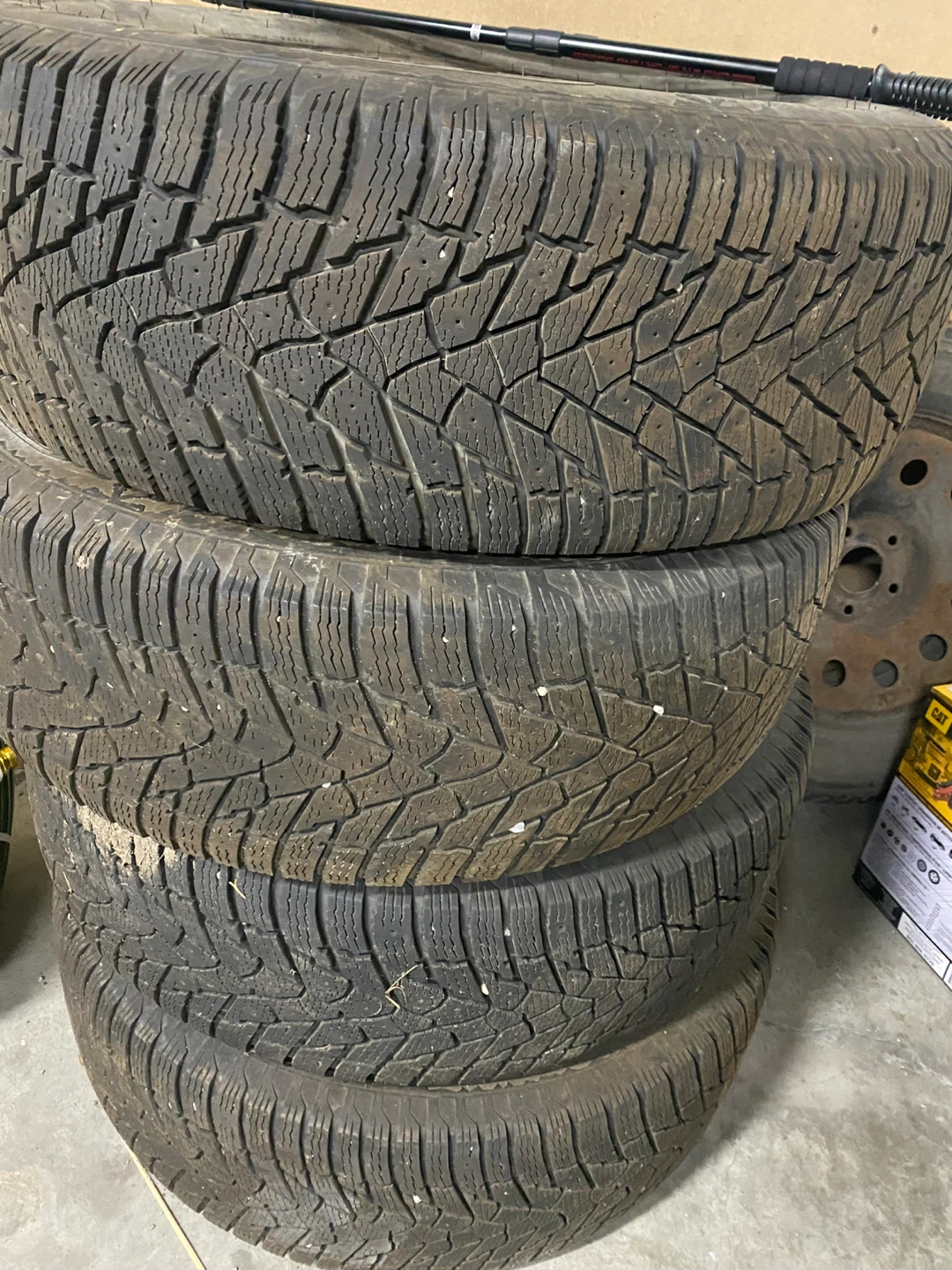 Set of 4 Winter Ice LT 275/60R20 Snow Tires