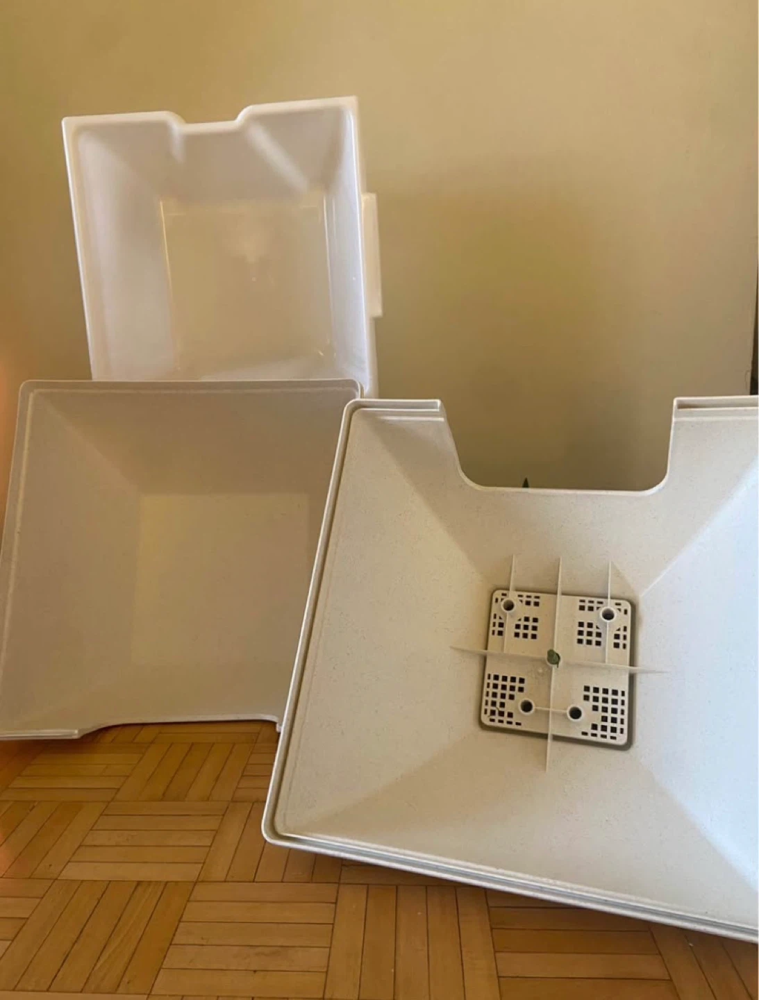 Hidden Litter Box (Used like New) + Soft cat bed (Unused/New) - photo 3