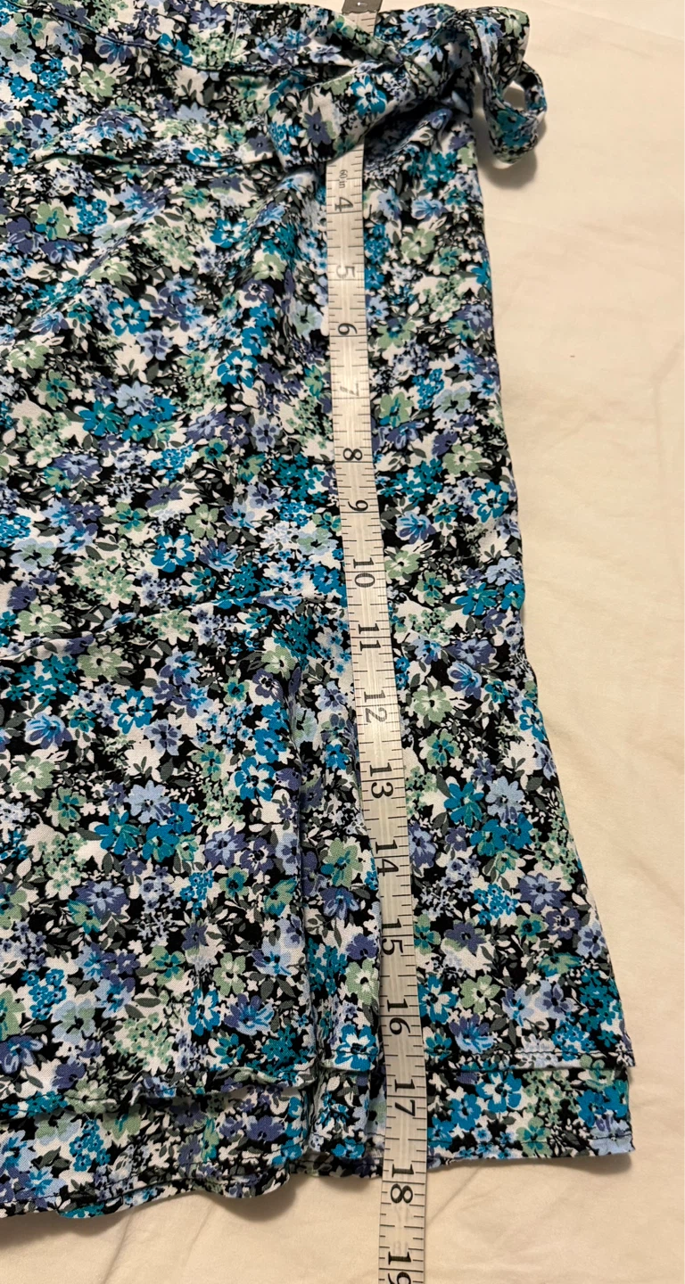 Floral Wrap Skirt - Size Medium - photo 4