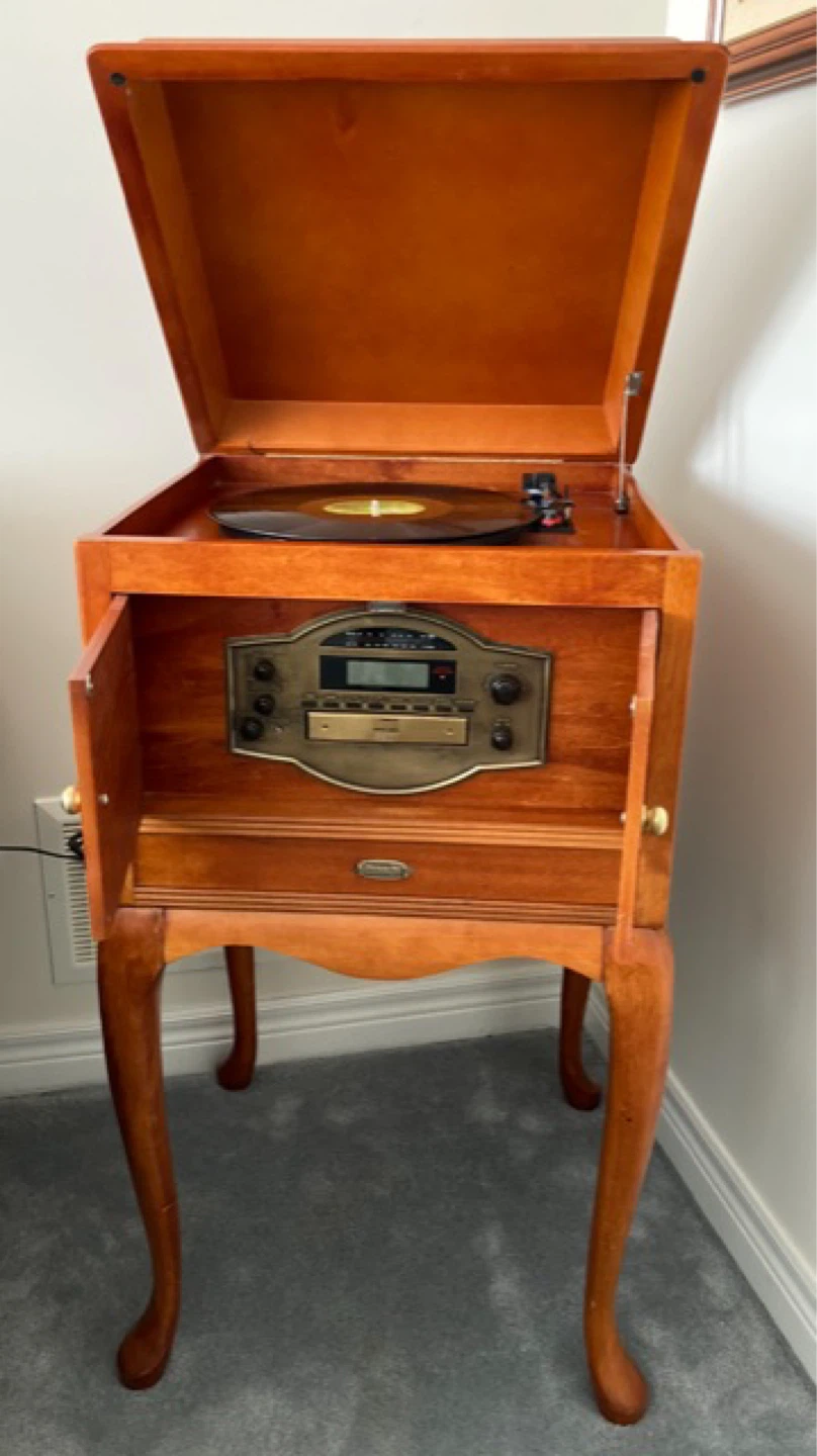 Crosley Wooden Record Player with CD Player and Radio - photo 3