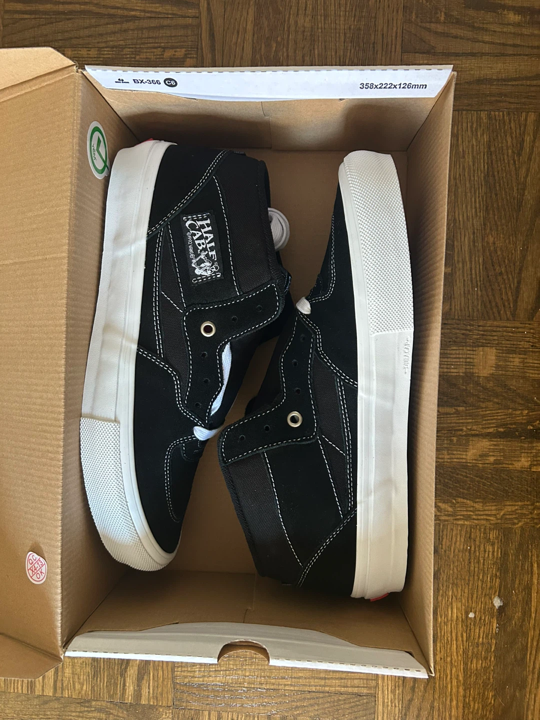 Vans Half Cab Skate Shoes - Black/White