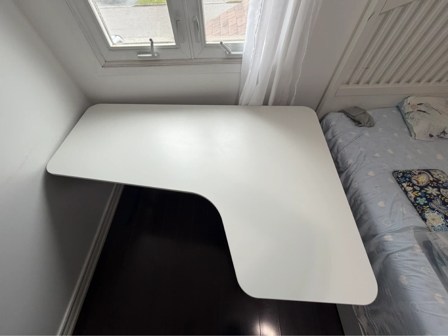 White Corner L-Shaped Desk with Black Legs - photo 2