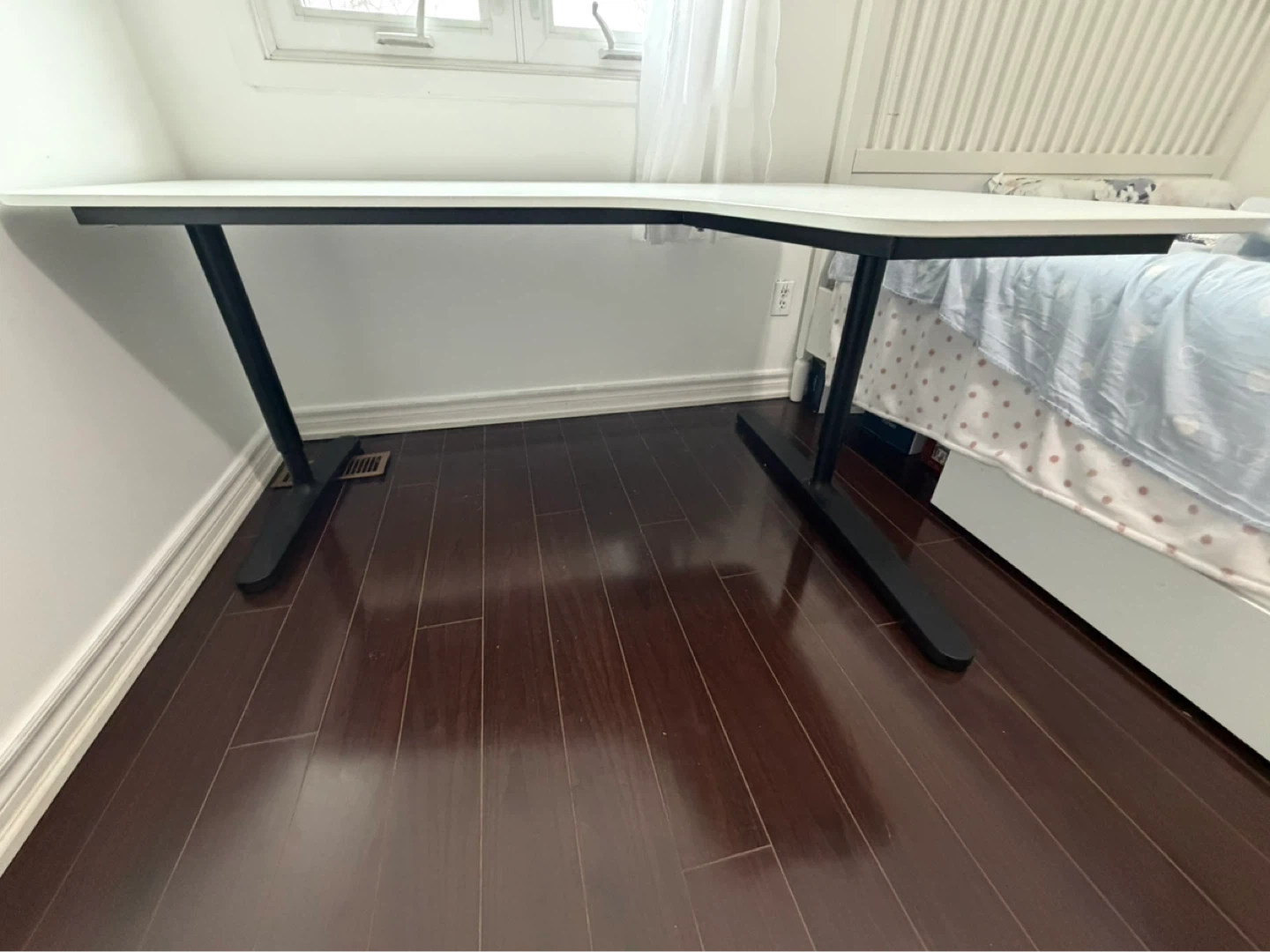 White Corner L-Shaped Desk with Black Legs - photo 3