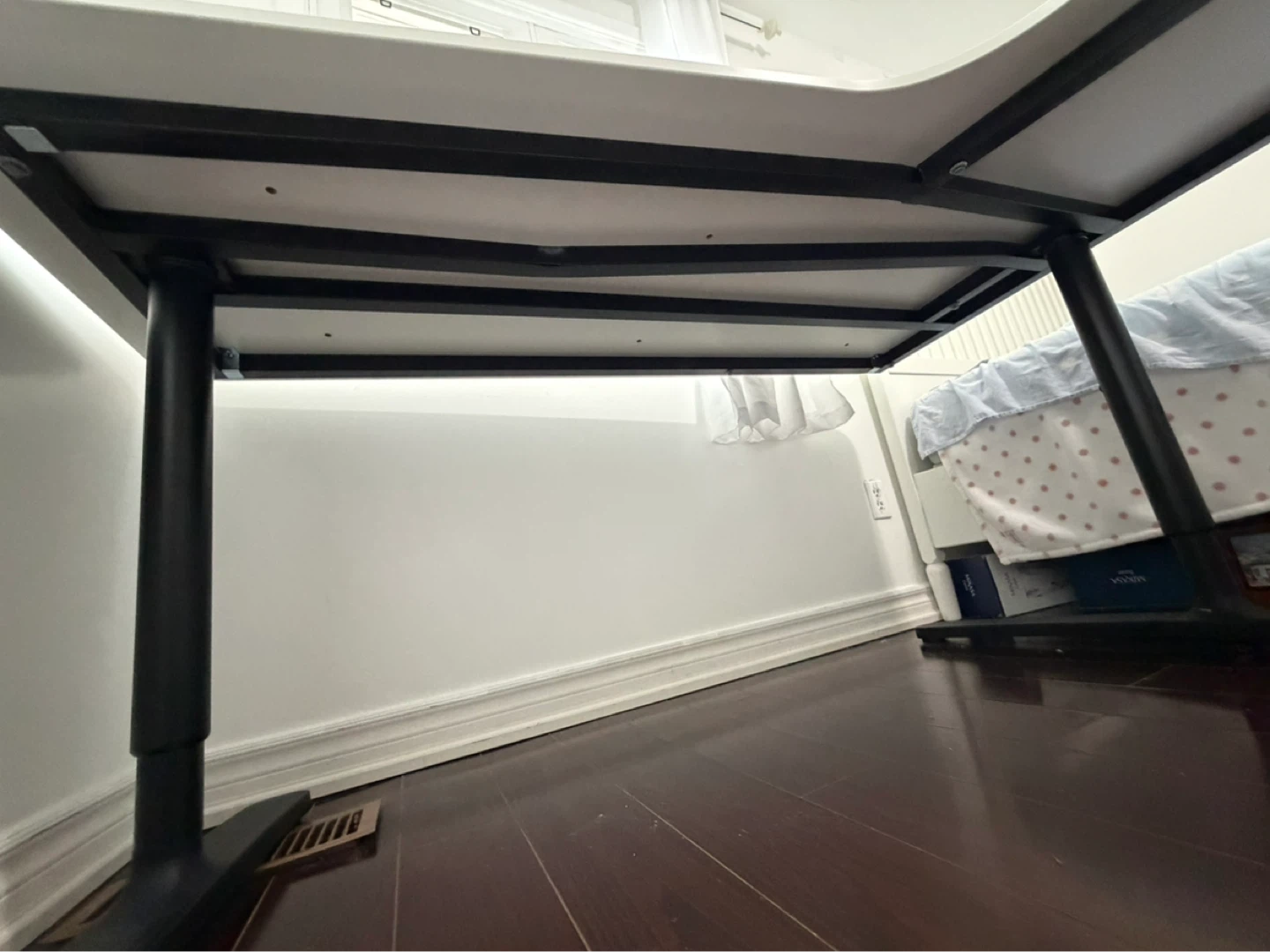 White Corner L-Shaped Desk with Black Legs - photo 4