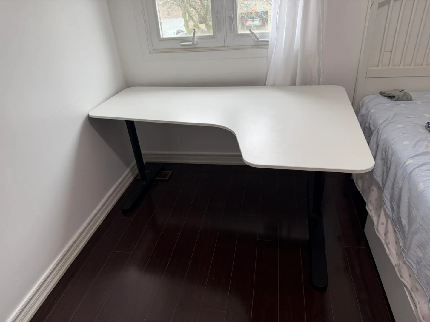 White Corner L-Shaped Desk with Black Legs