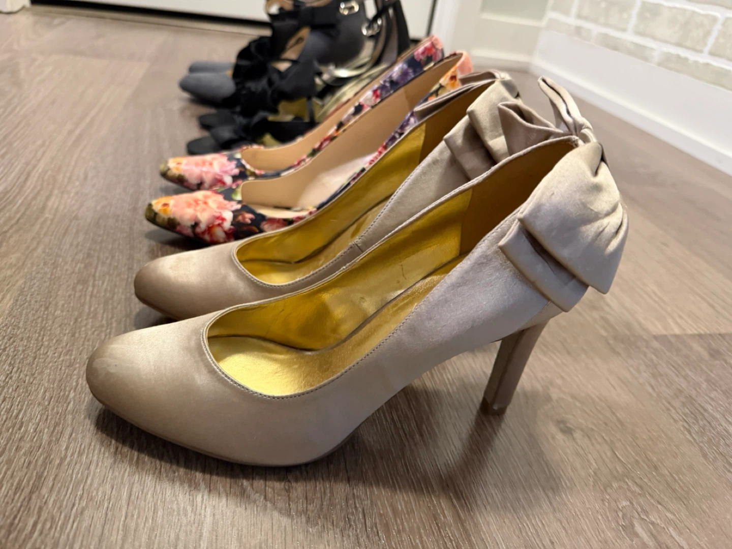 Size 8 - 4 pairs of Nine West Shoes (like new) - photo 2