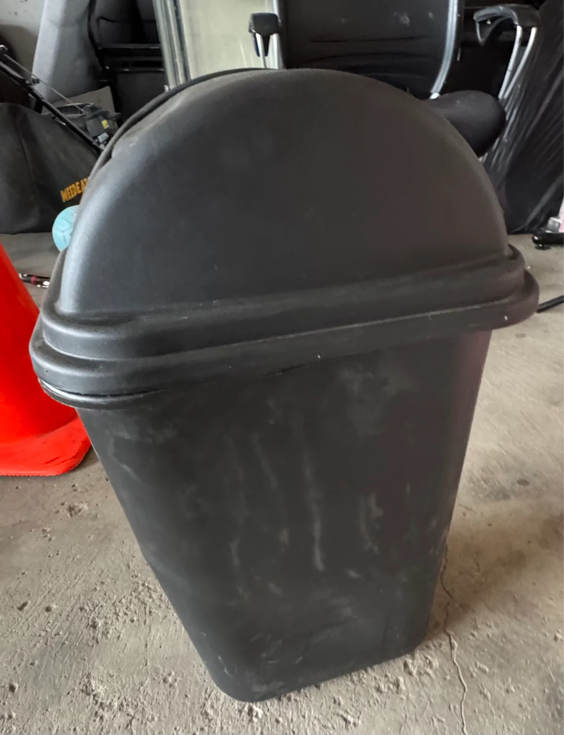 White Frost Kitchen Trash Can - photo 2