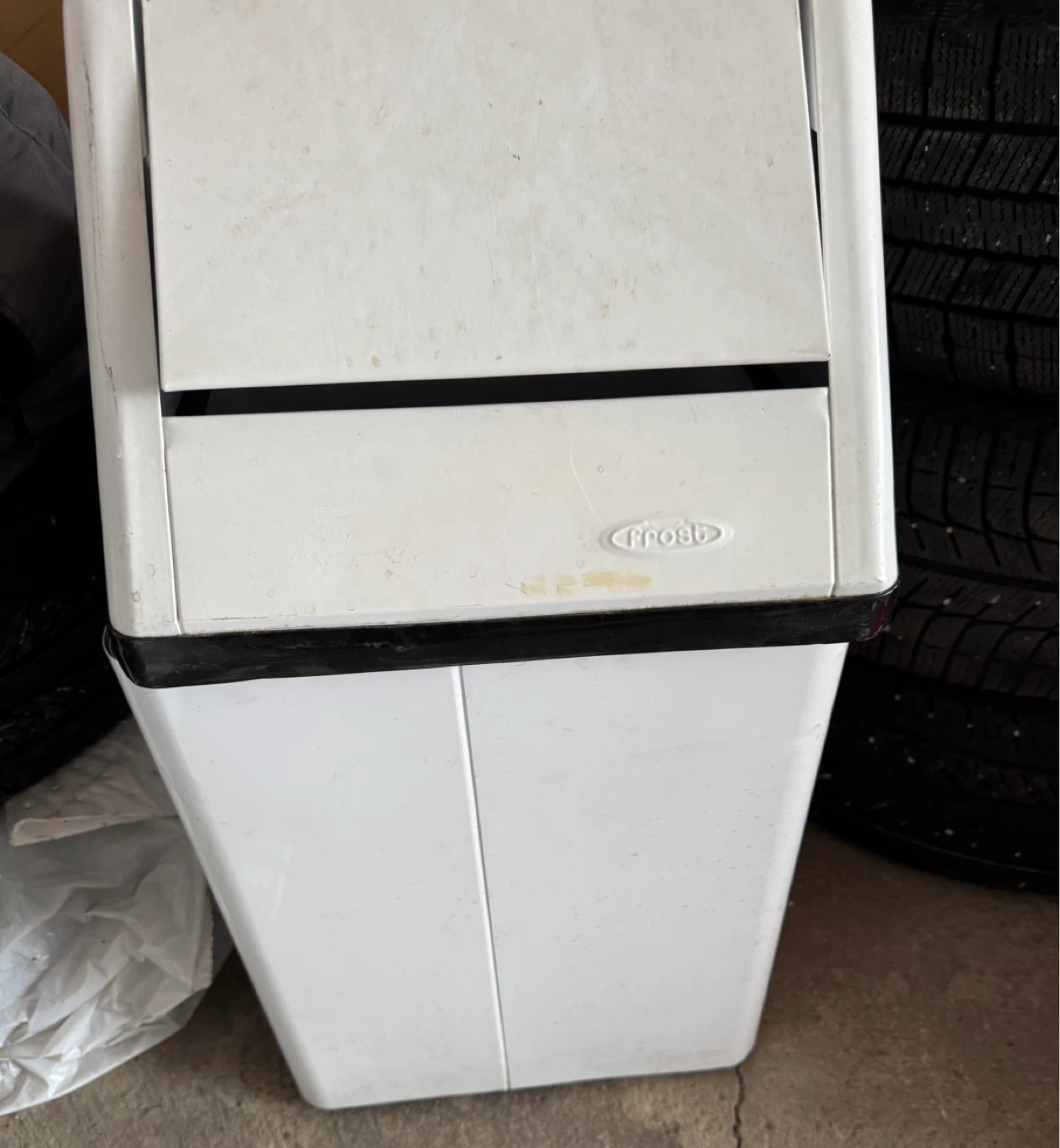 White Frost Kitchen Trash Can