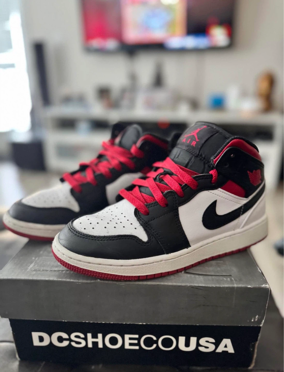 Air Jordan 1 Mid SE (DQ8423-106) Youth Size 4.5Y
