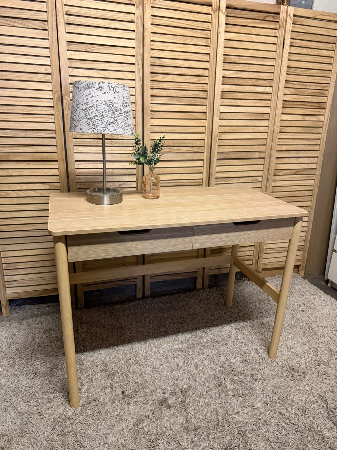 Desk - photo 3