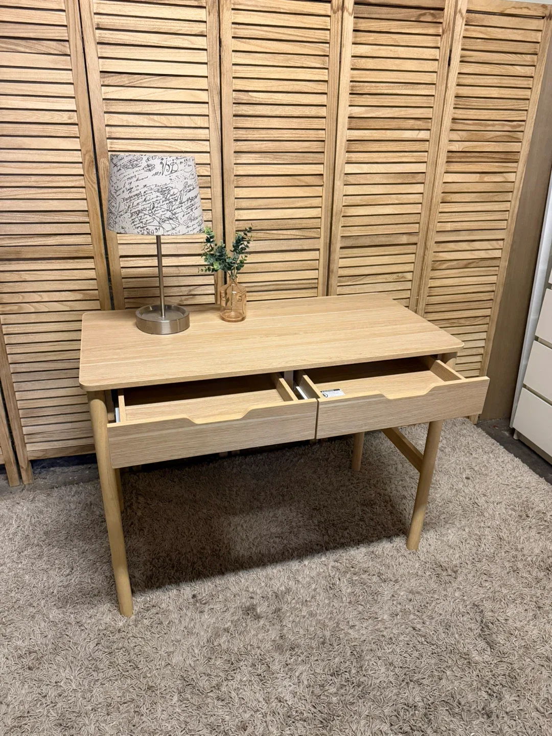 Desk - photo 4
