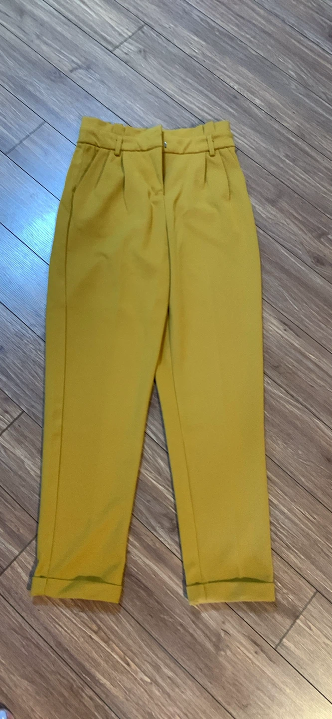 Le Château Mustard Yellow Cropped Pants Size 1