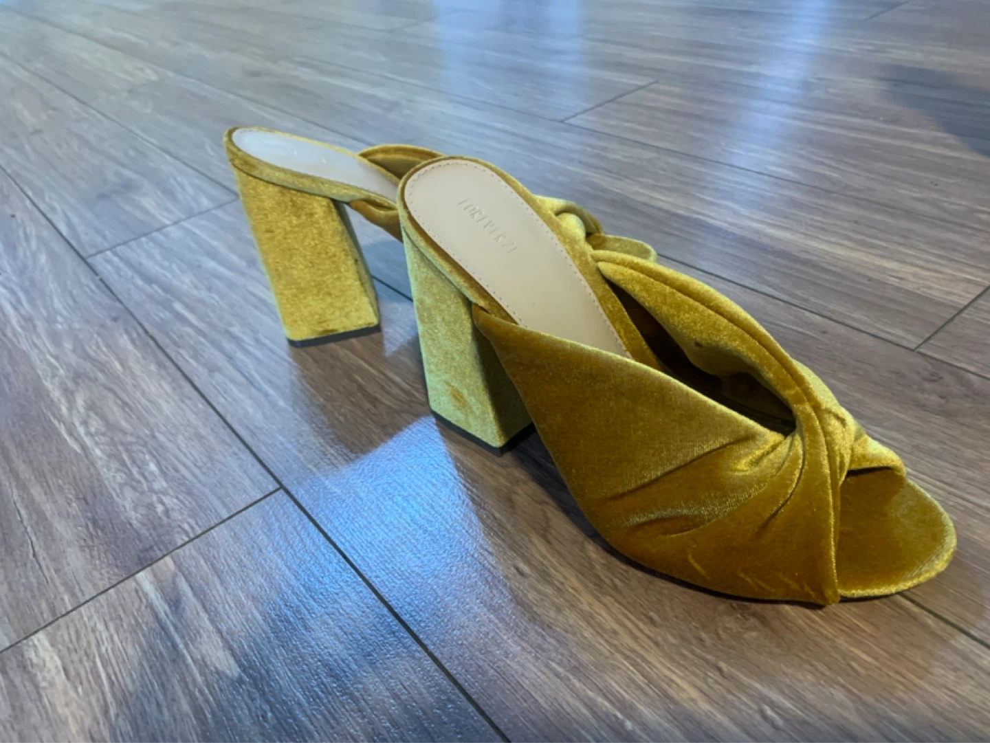 Forever 21 gold Velvet Mules - photo 2